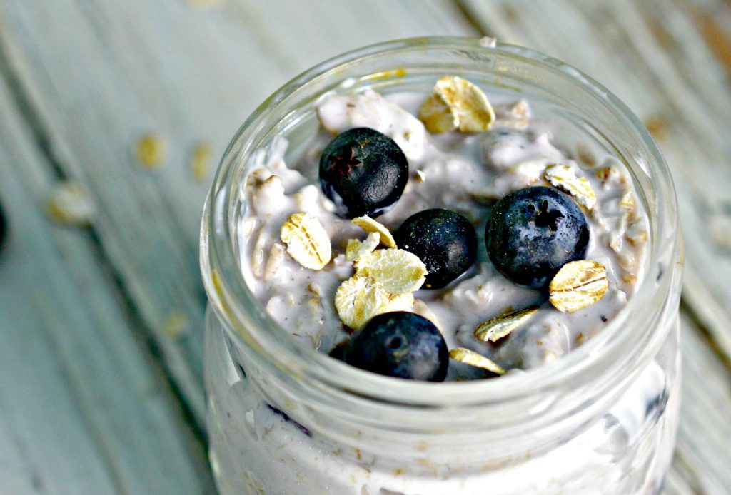 blueberry-overnight-oatmeal-in-a-jar-recipe-mason-jar-breakfast