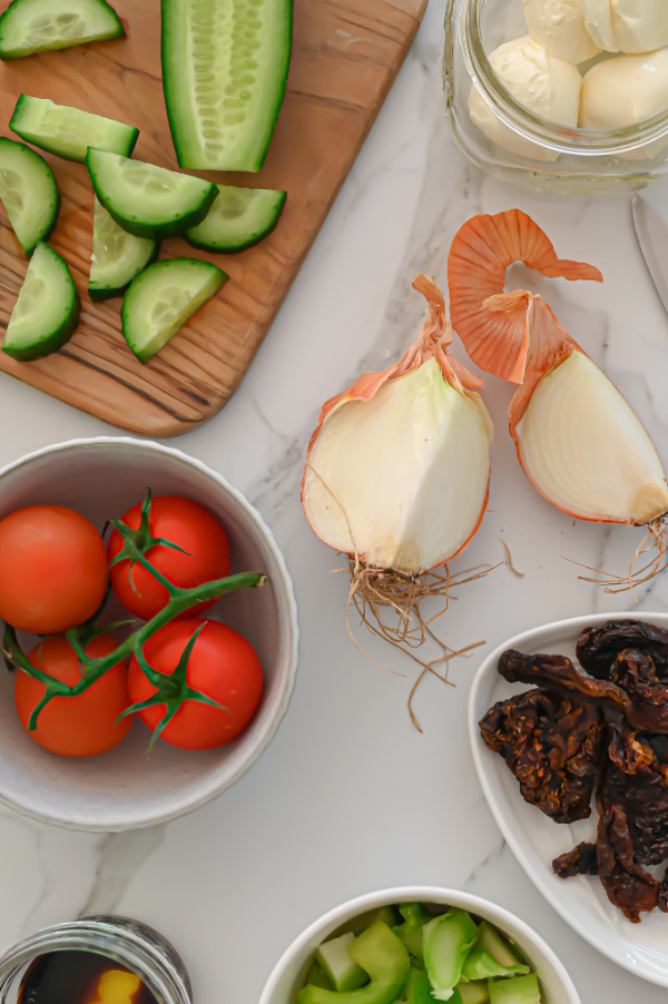 These are the Greek salad ingredients needed to make the best Greek salad in a jar recipe. 