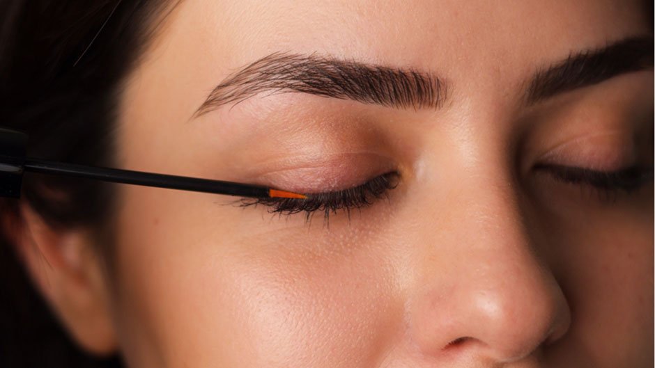Lash Serum Application