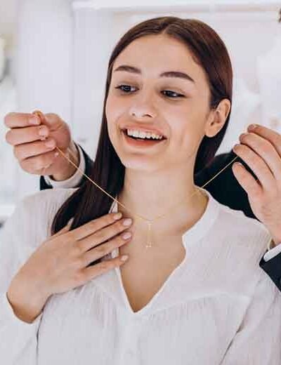 Meaningful-Jewelry-Gifts-for-Moms,-Sisters,-and-Friends