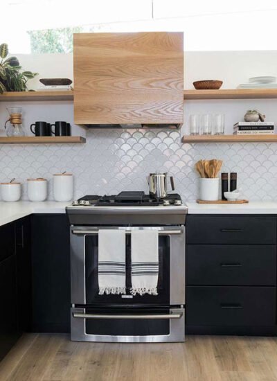 Mixing Charcoal Cabinets with Open Shelving