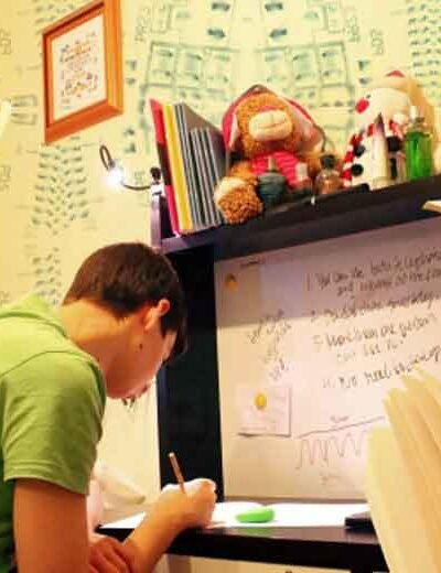 Creating-a-Productive-Home-School-Environment-with-Smart-Desks