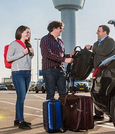 How Luxury Transfers Elevate Your Travel Experience in Chicago