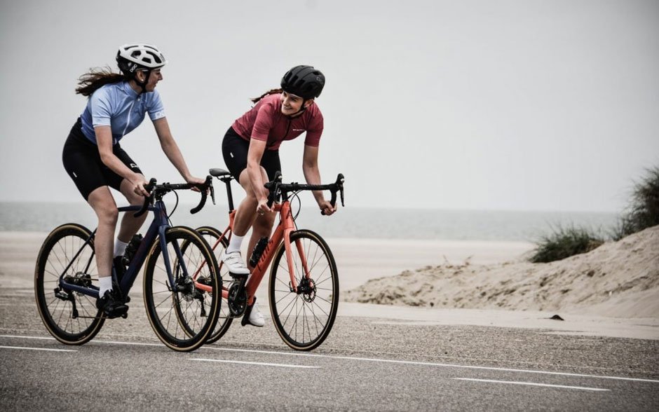 How to Stay Comfortable on Long Rides with the Right Clothing
