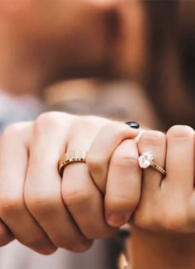 Shopping for an engagement ring together: Tips for couples