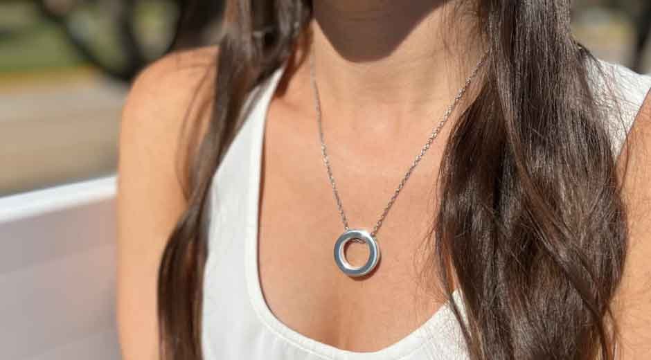 A Guide to Ashes Pendants for Families Going Through Pet Loss