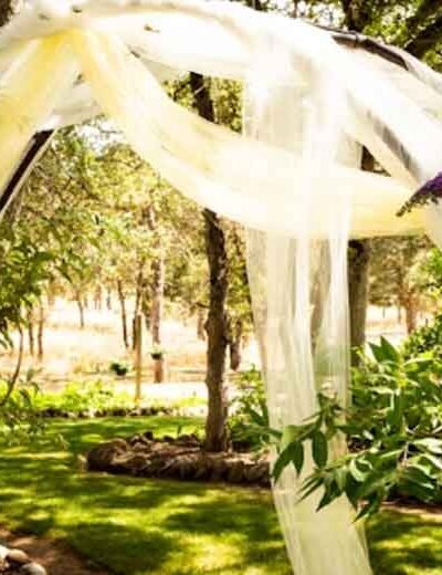 Exploring-the-Versatility-of-Tulle-in-Wedding-Decor