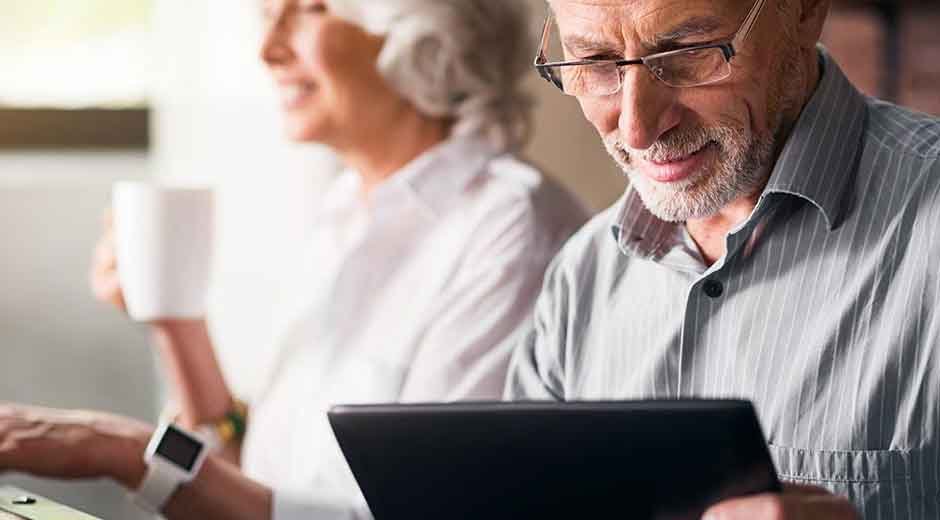 Top Four Tips to Find an Old Friend You’ve Lost Touch with Online