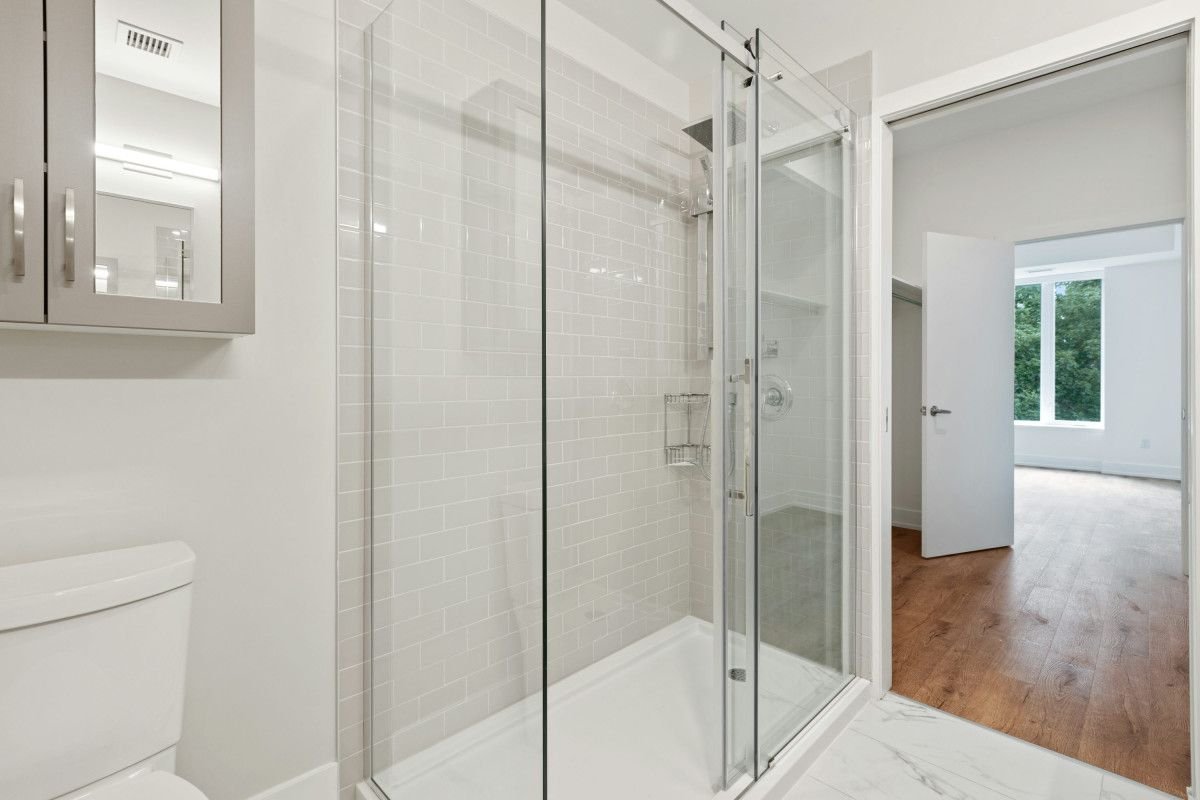 top-tricks-for-reducing-streaks-on-shower-doors-1