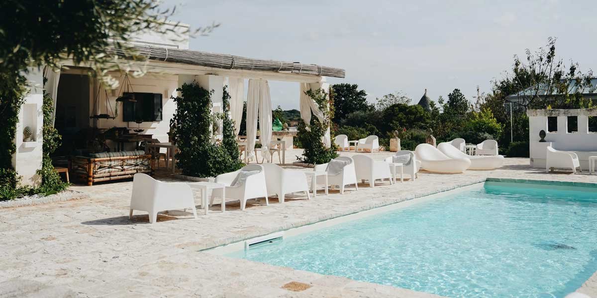 Comfortable Pool Lounge Area